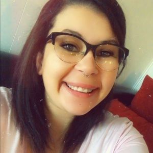 Meet your Posher, Karolyn